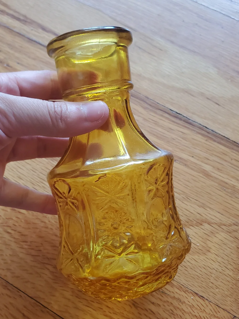 💐4 for $18 - Embossed Glass Vase